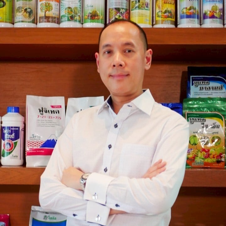 Chirat Prathuangwon_President_02_sq